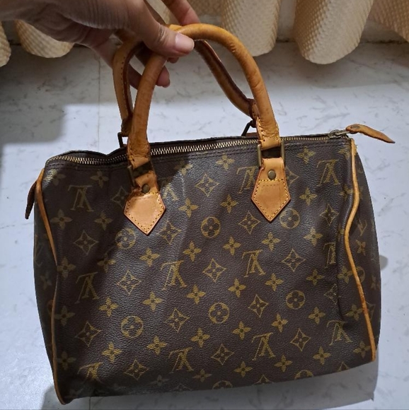 Authentic Louis Vuitton Monogram Speedy 30 with Dustcover - Picture 7 of 15